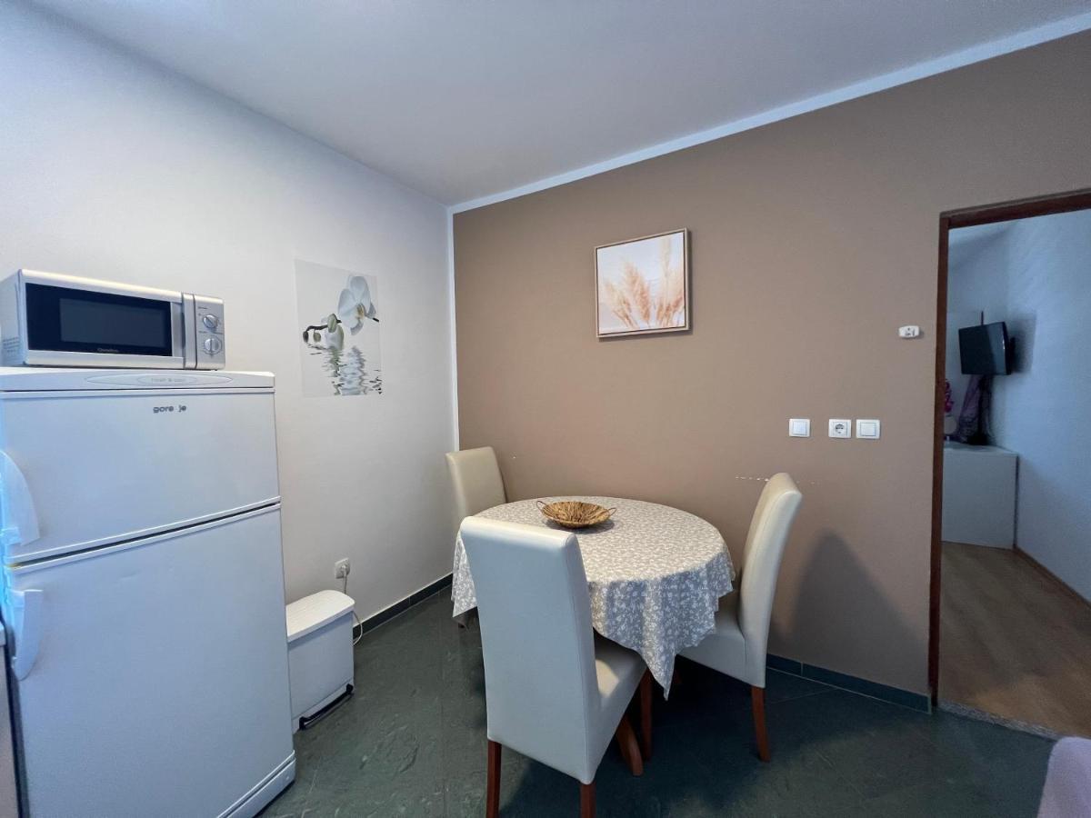 Apartment Ana *
