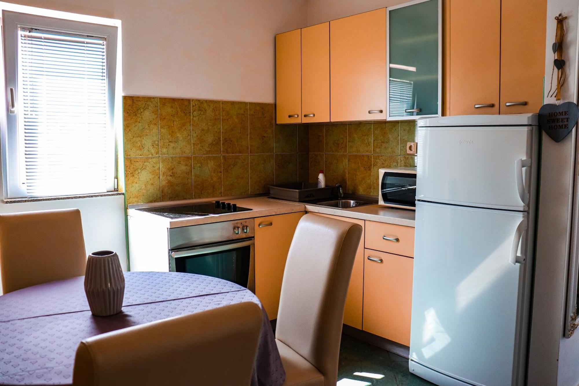 Ana Apartment *