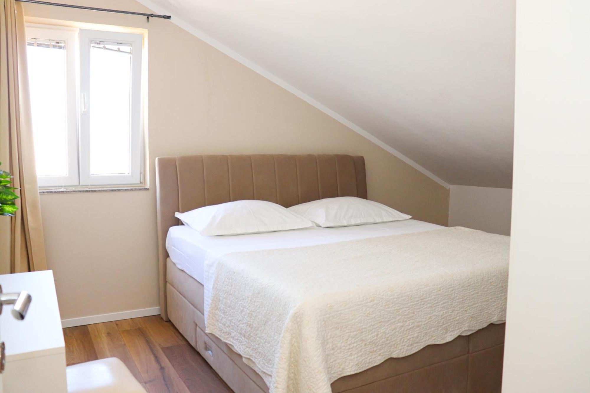 Apartment Ana *