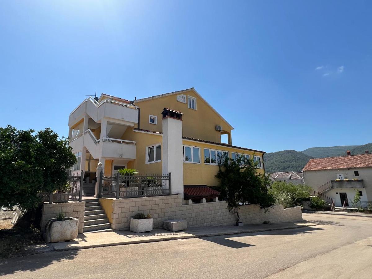 Ana * Stari Grad (Hvar)